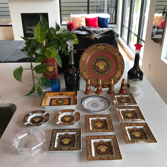 !GUCCI, DIOR, VERSACE FOR SALE! NEW ITEMS WEEKLY!! - Picture 7 of 7